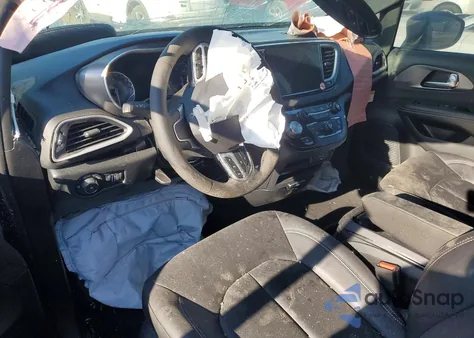 2026 Chrysler Pacifica Select from USA, damaged, VIN 2C4RC1BG4TR215499